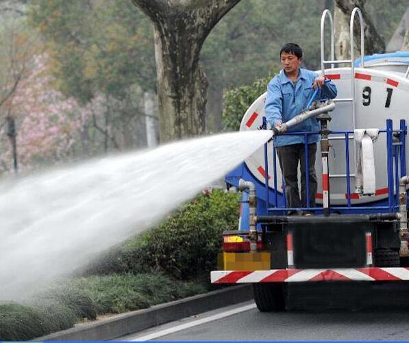 洒水车