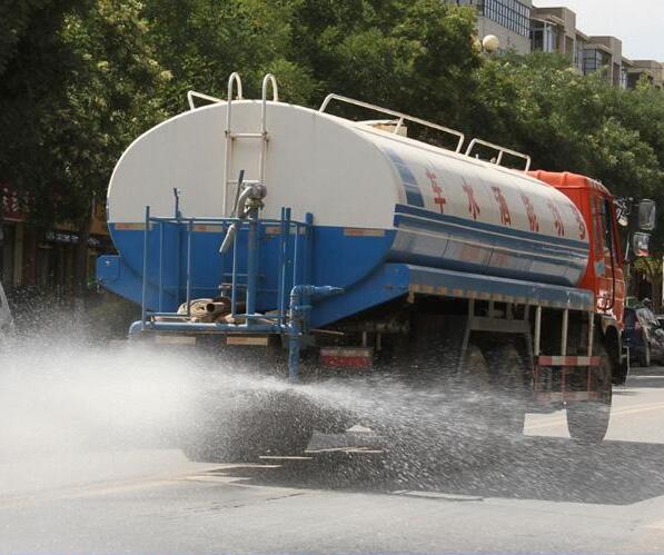 洒水车